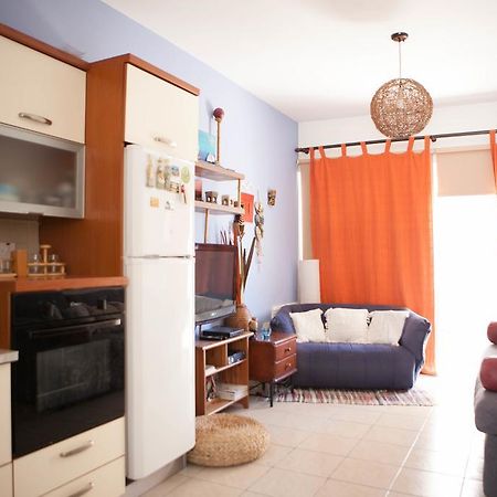 Aquarian Beachfront Apartment Larnaca Ngoại thất bức ảnh