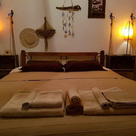 Aquarian Beachfront Apartment Larnaca Ngoại thất bức ảnh