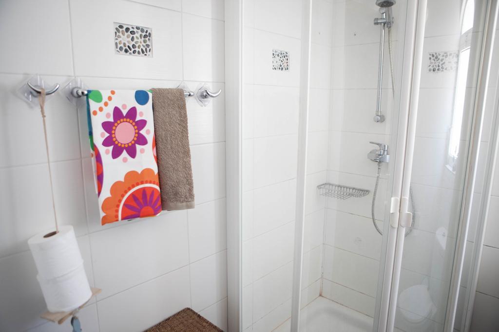 Aquarian Beachfront Apartment Larnaca Ngoại thất bức ảnh
