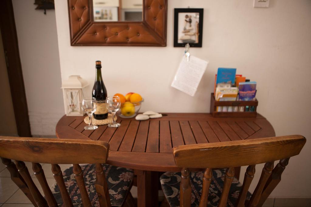 Aquarian Beachfront Apartment Larnaca Ngoại thất bức ảnh