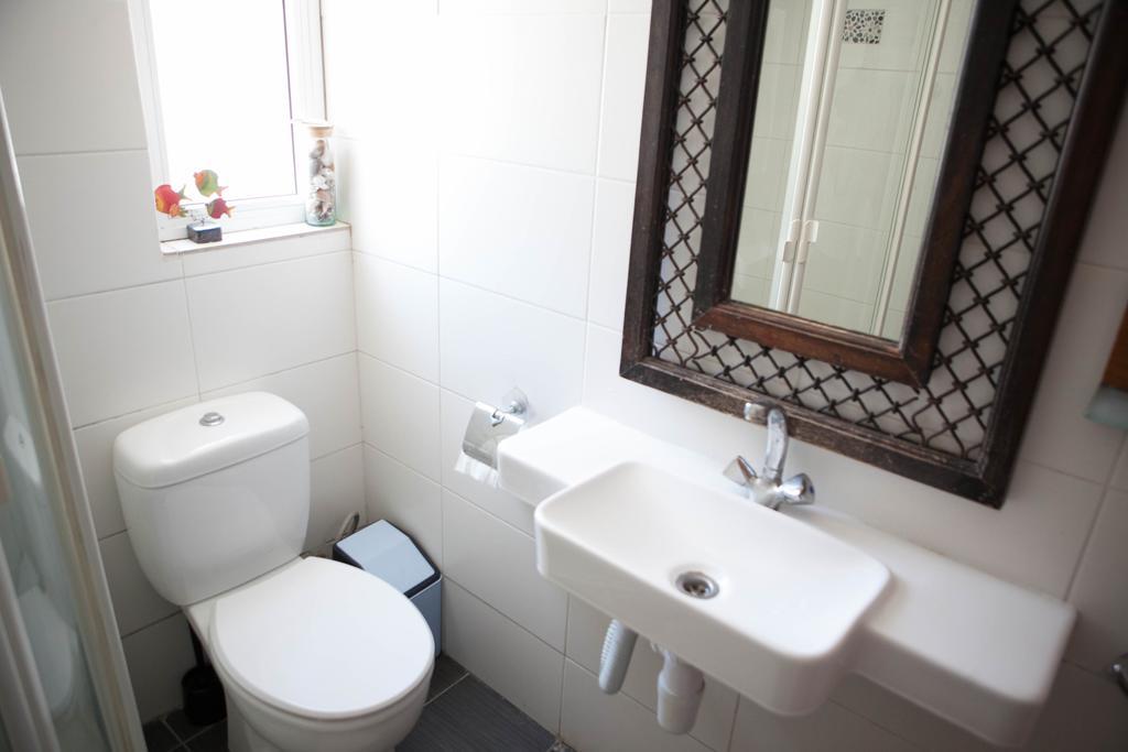Aquarian Beachfront Apartment Larnaca Ngoại thất bức ảnh