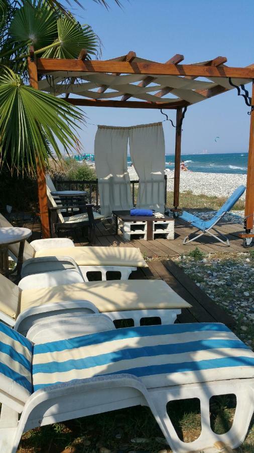 Aquarian Beachfront Apartment Larnaca Ngoại thất bức ảnh