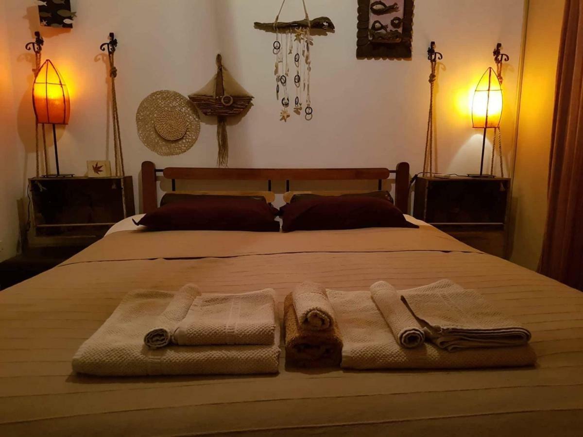 Aquarian Beachfront Apartment Larnaca Ngoại thất bức ảnh